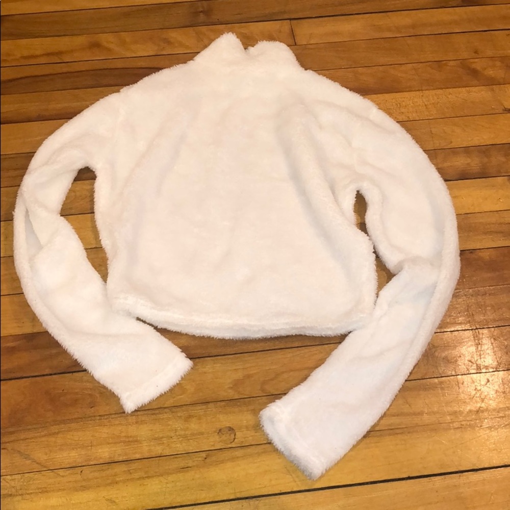 Sweater crop